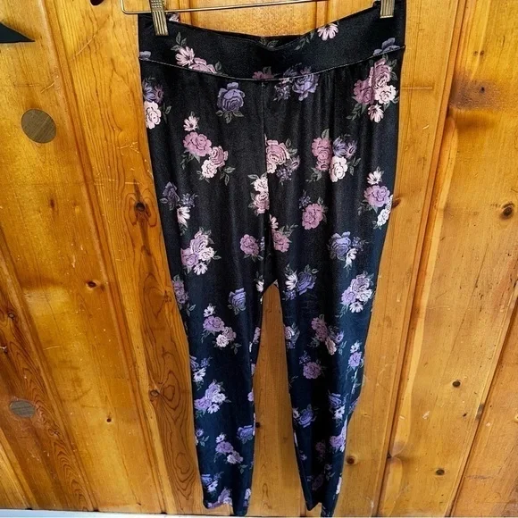 Torrid Black Velvet Floral Leggings Size 2 - Picture 2 of 5